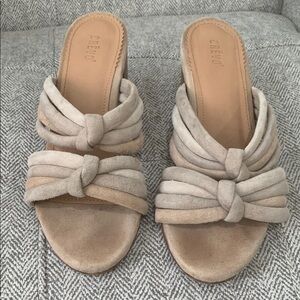 Crevo Women's Tan Knotted Slide Sandals